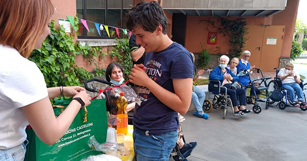 Dolce sorpresa per gli anziani della Castellini